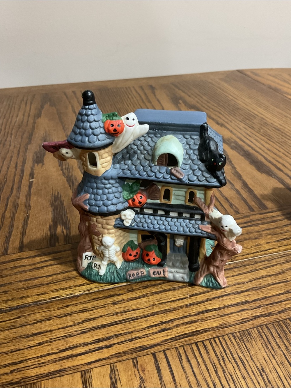 4 Halloween 👻 🎃 Ceramic Village Houses – Multi-Color - Picture 12 of 16